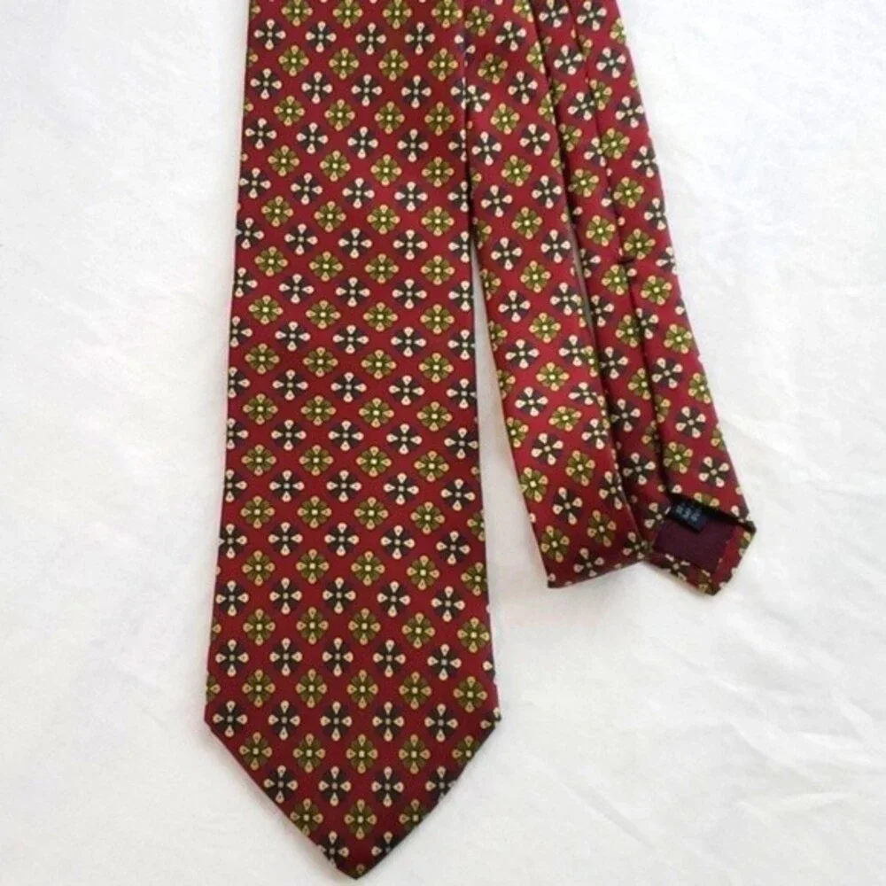LANDS' END SILK TIE BURGUNDY WITH MEDALLIONS 3.75
